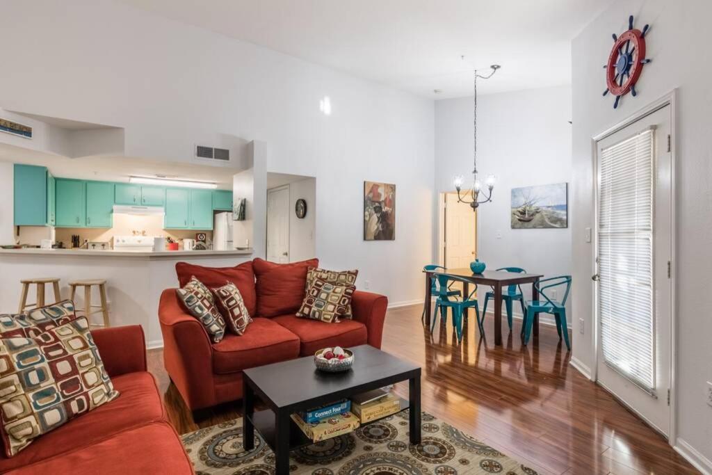 Gorgeous Condo, 2 Bedrooms, 2 Baths, With Pool, Minutes To