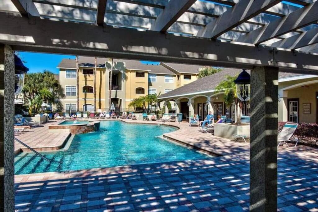 Gorgeous Condo, 2 Bedrooms, 2 Baths, With Pool, Minutes To Apartment