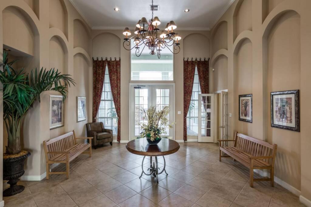 Gorgeous Condo, 2 Bedrooms, 2 Baths, With Pool, Minutes To Apartment *