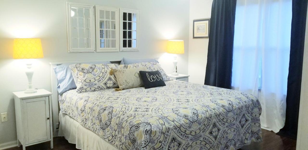 Gorgeous Condo, 2 Bedrooms, 2 Baths, With Pool, Minutes To *