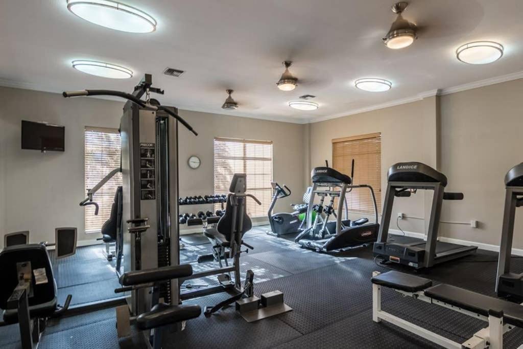Wfh Away From Home! Free Wi-fi And Parking, 4mi To Apartment