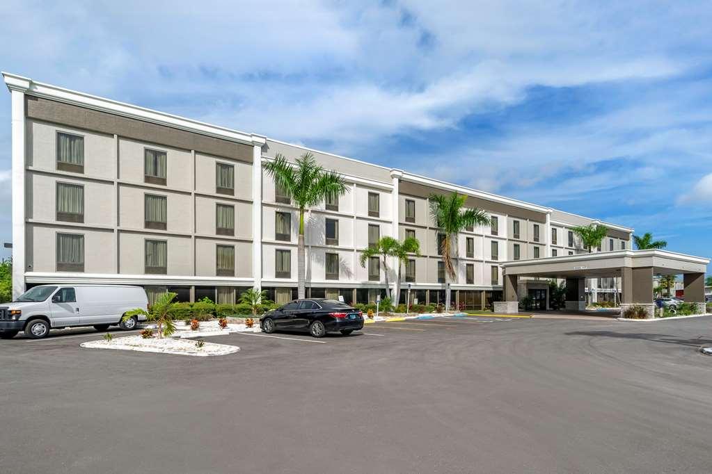 Comfort & St Pete - International Airport 2*