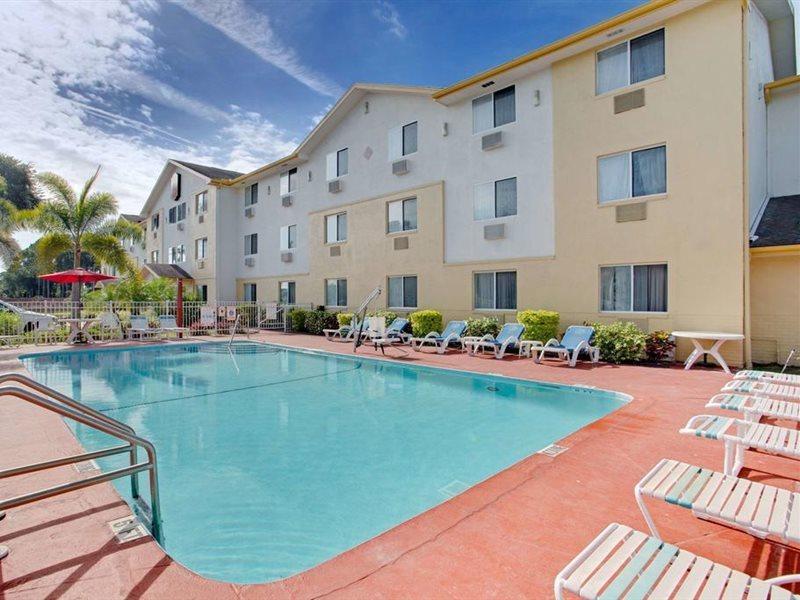 Super 8 By Wyndham Clearwater/st. Petersburg Airport Hotel 3*