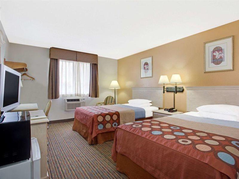 Hotel Super 8 By Wyndham Clearwater/st. Petersburg Airport Clearwater
