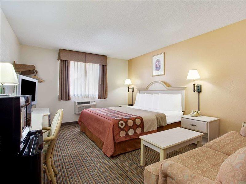 Hotel Super 8 By Wyndham Clearwater/st. Petersburg Airport