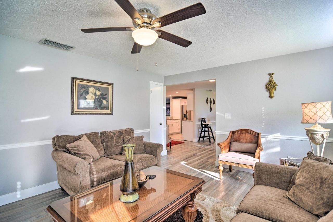 With Private Pool And Patio! *