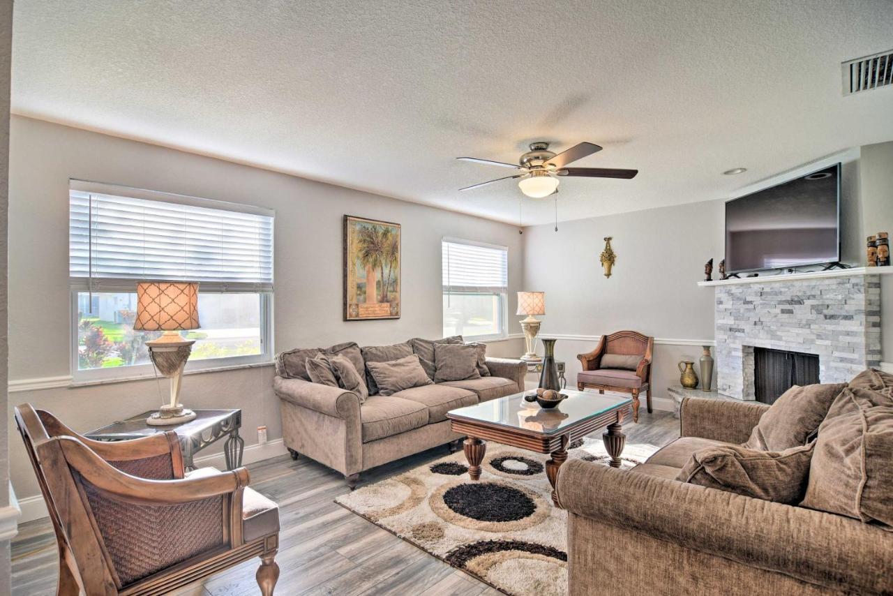 With Private Pool And Patio!