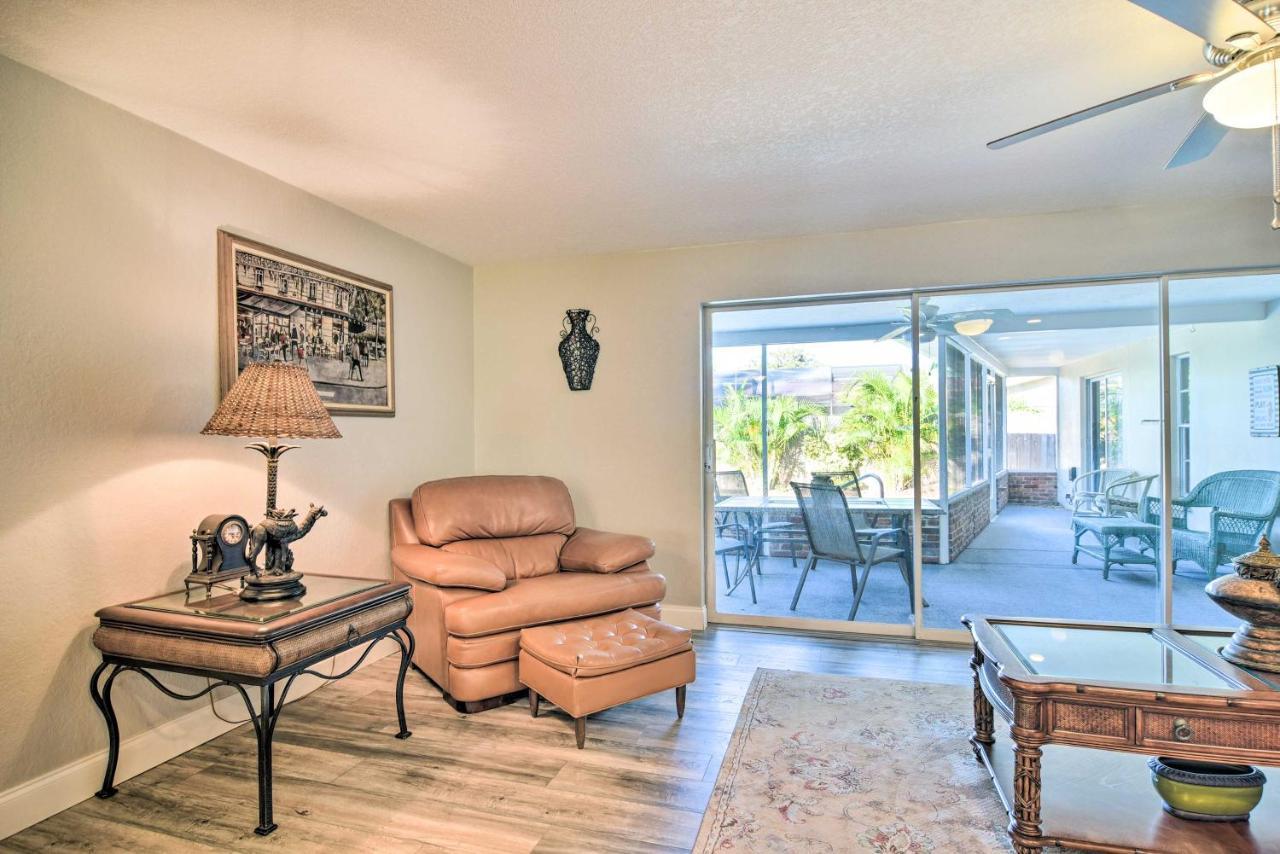 Holiday home With Private Pool And Patio!