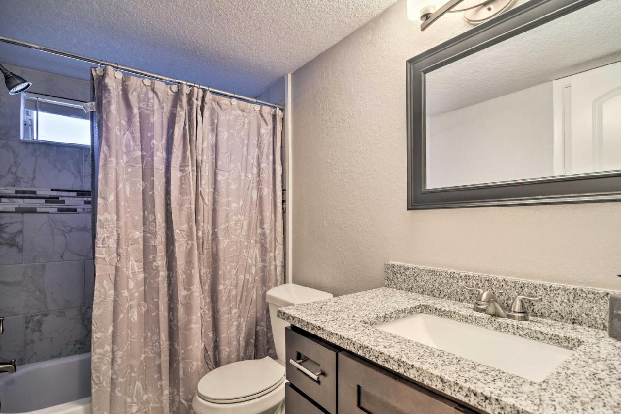 With Private Pool And Patio! *