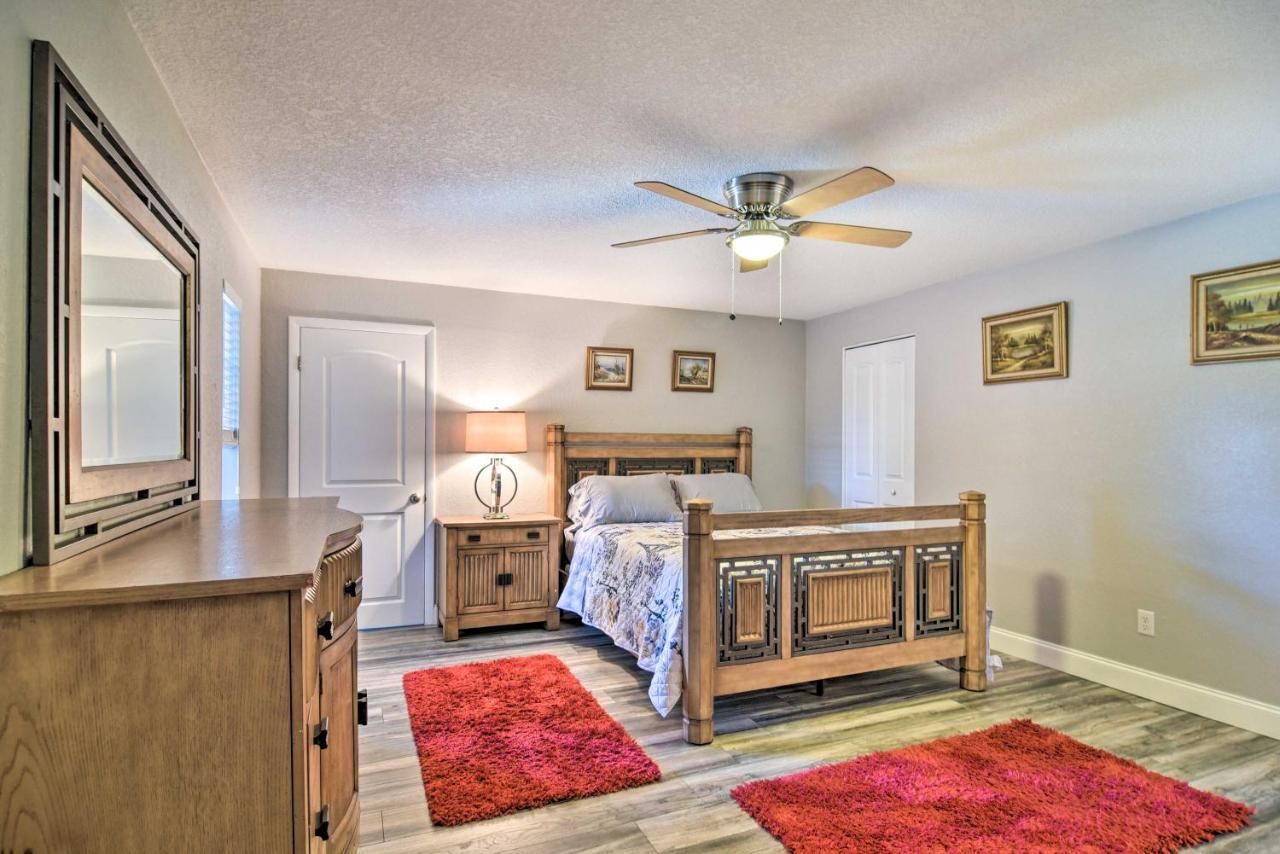 With Private Pool And Patio! Holiday home Clearwater