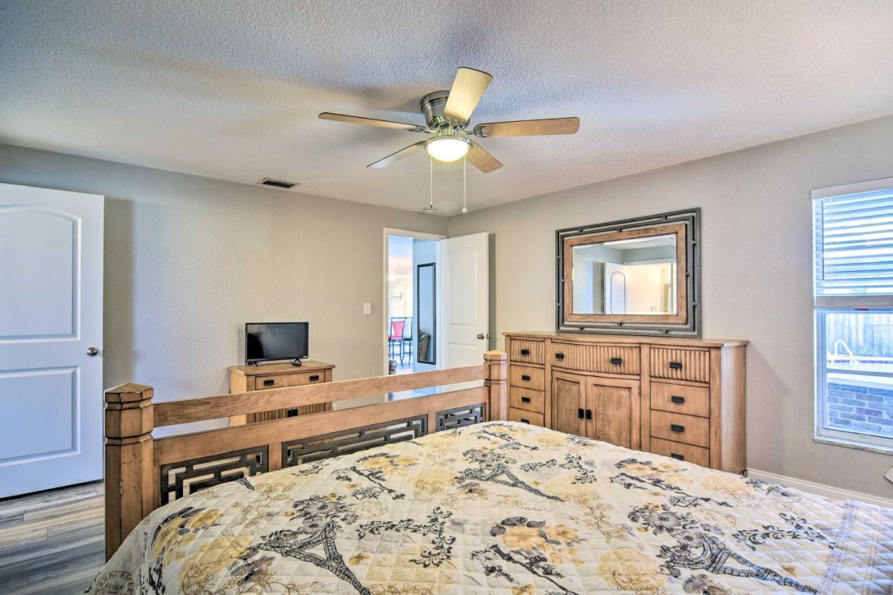 Holiday home With Private Pool And Patio!