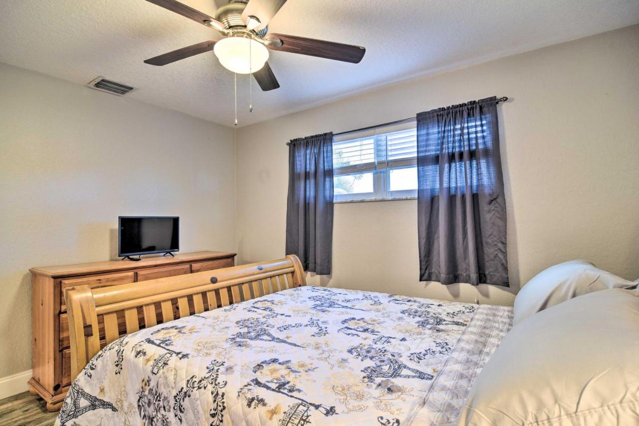 With Private Pool And Patio! *
