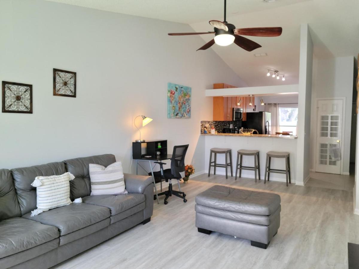 Beautiful Townhouse Easy Access To Everything. Holiday home Clearwater