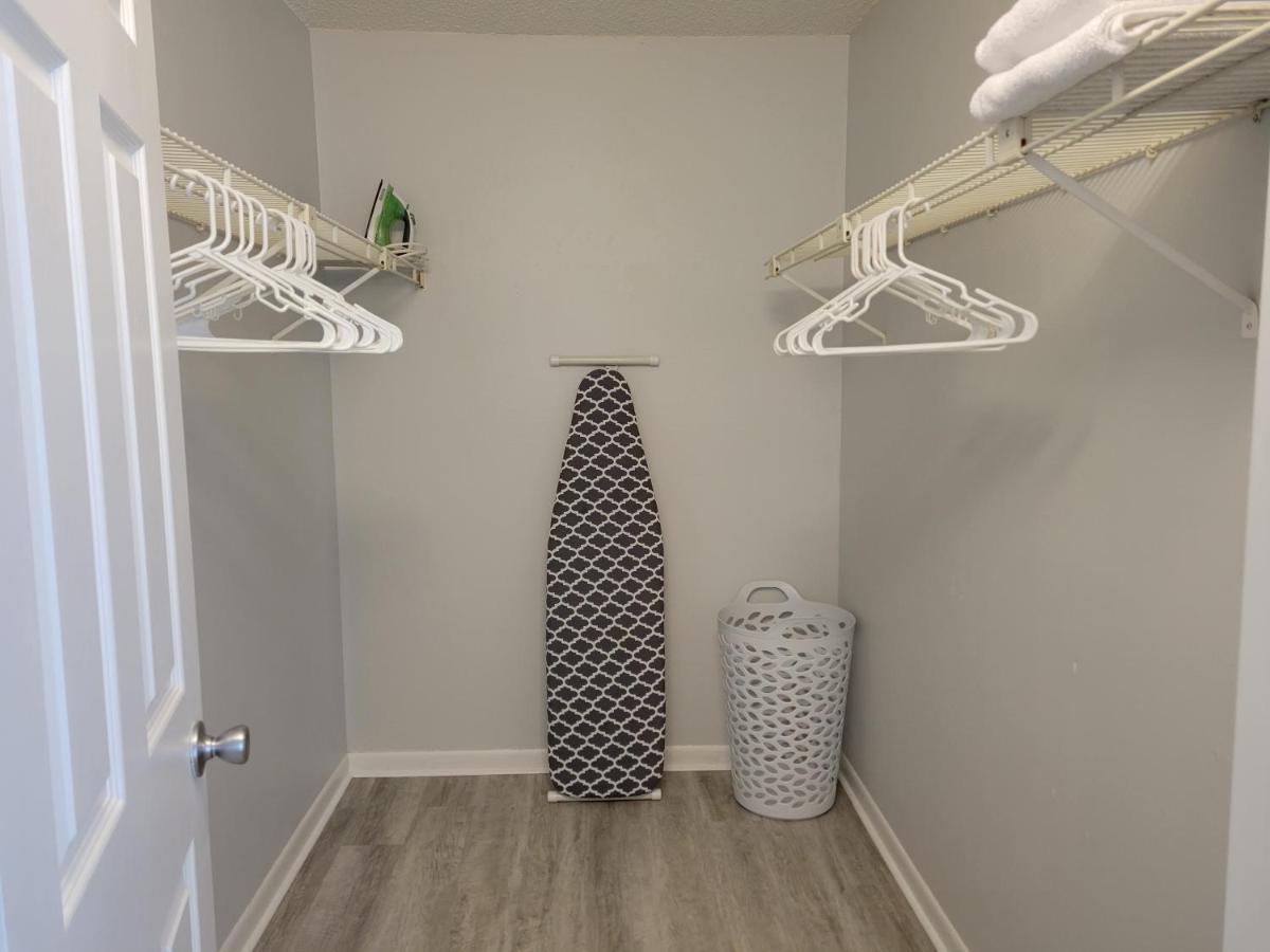 Beautiful Townhouse Easy Access To Everything. Holiday home *