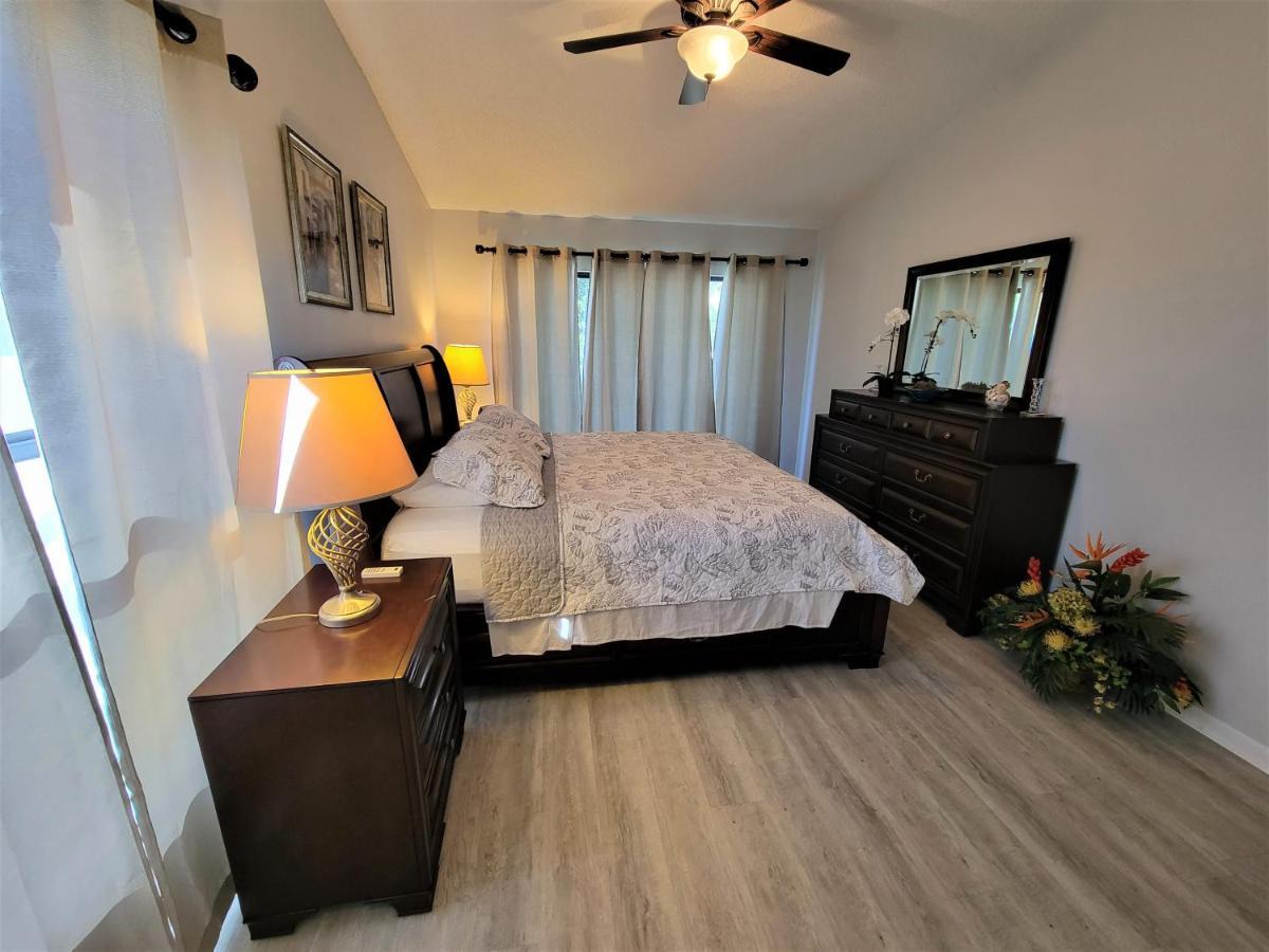 Beautiful Townhouse Easy Access To Everything. Holiday home