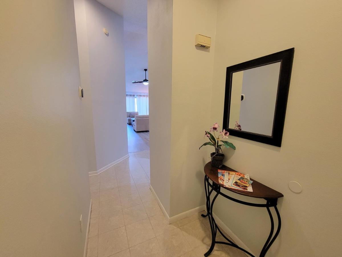 Beautiful Townhouse Easy Access To Everything. Holiday home