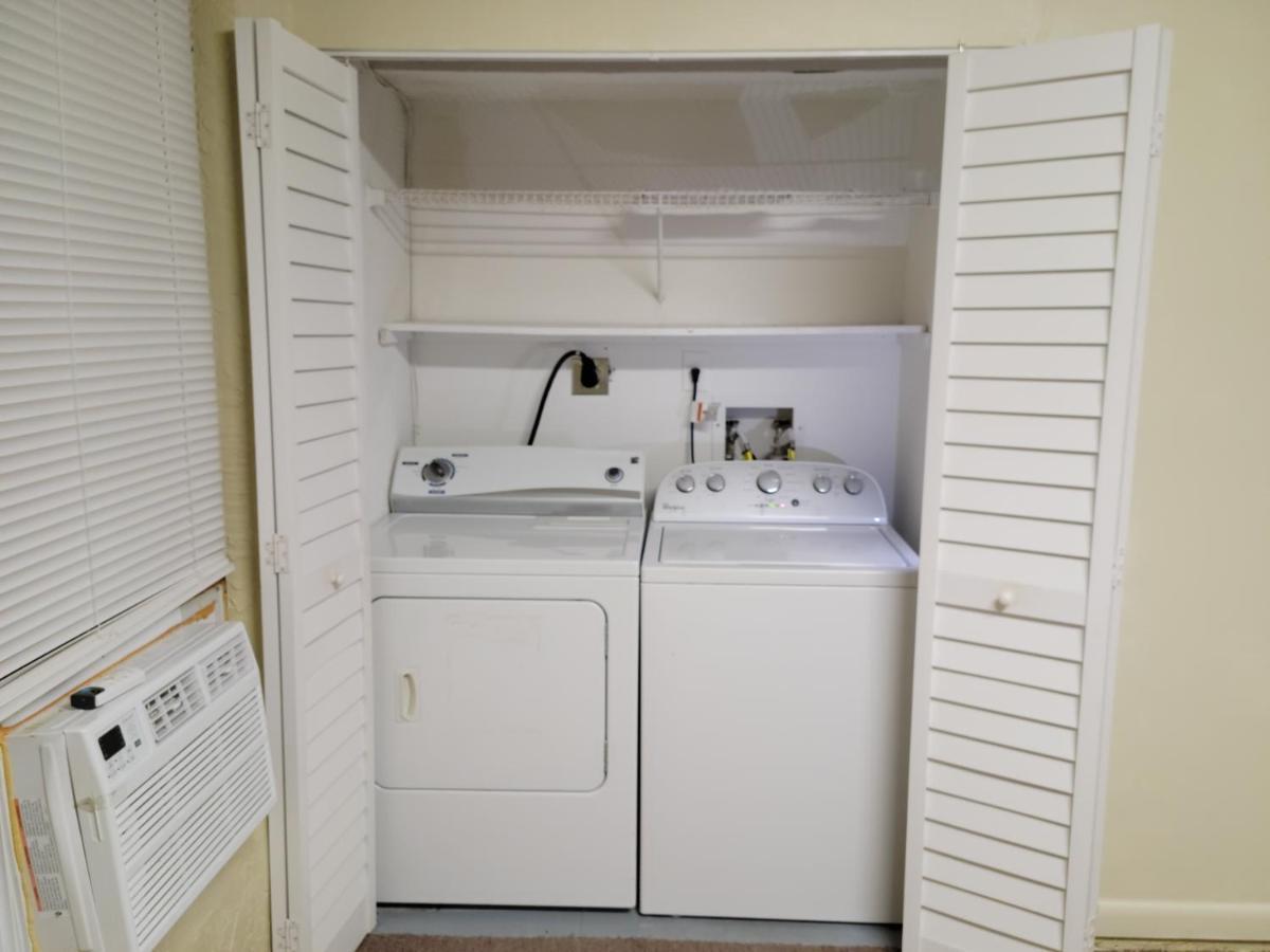 Beautiful Townhouse Easy Access To Everything.