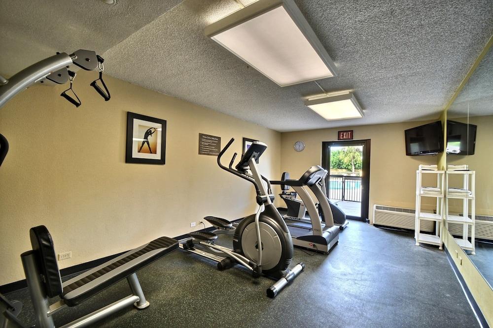 Hotel Comfort & St Pete - International Airport 2*