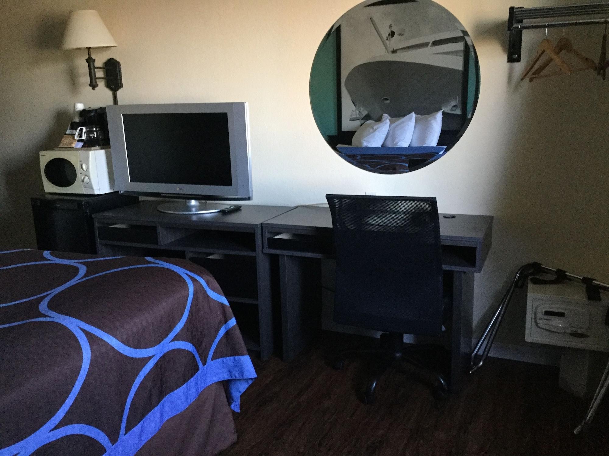 Super 8 By Wyndham Clearwater/st. Petersburg Airport Clearwater