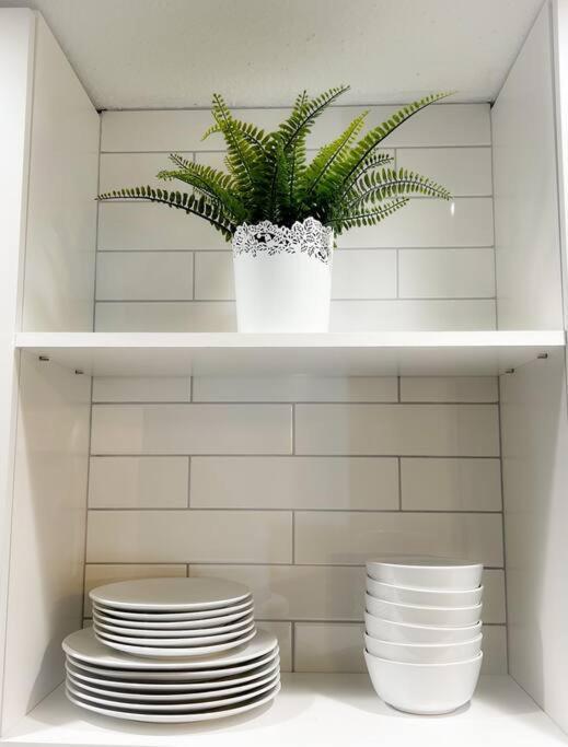 Apartment Sparkling Guest 2 Bedroom-15 Minutes To
