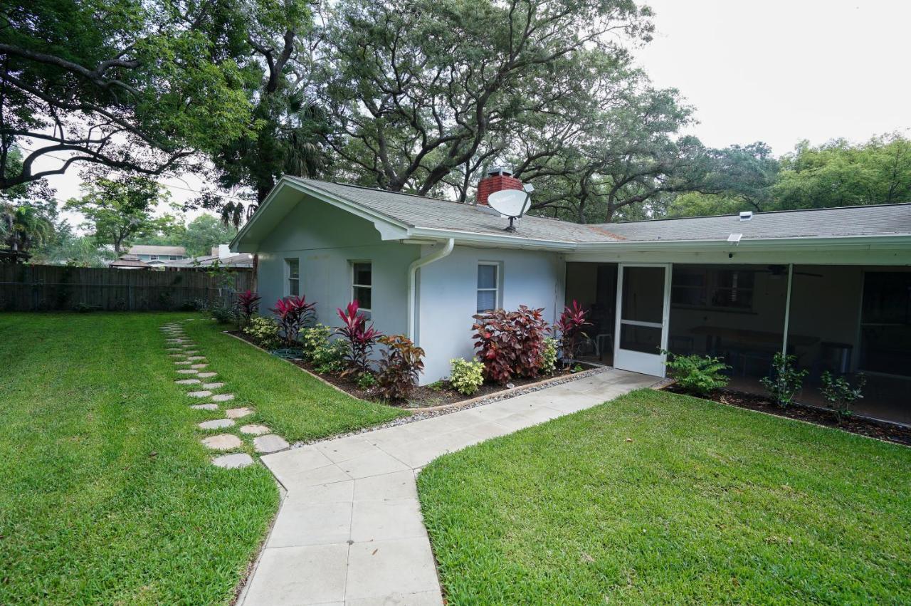 Holiday home 4 Bedroom Vacation With Amazing Backyard *