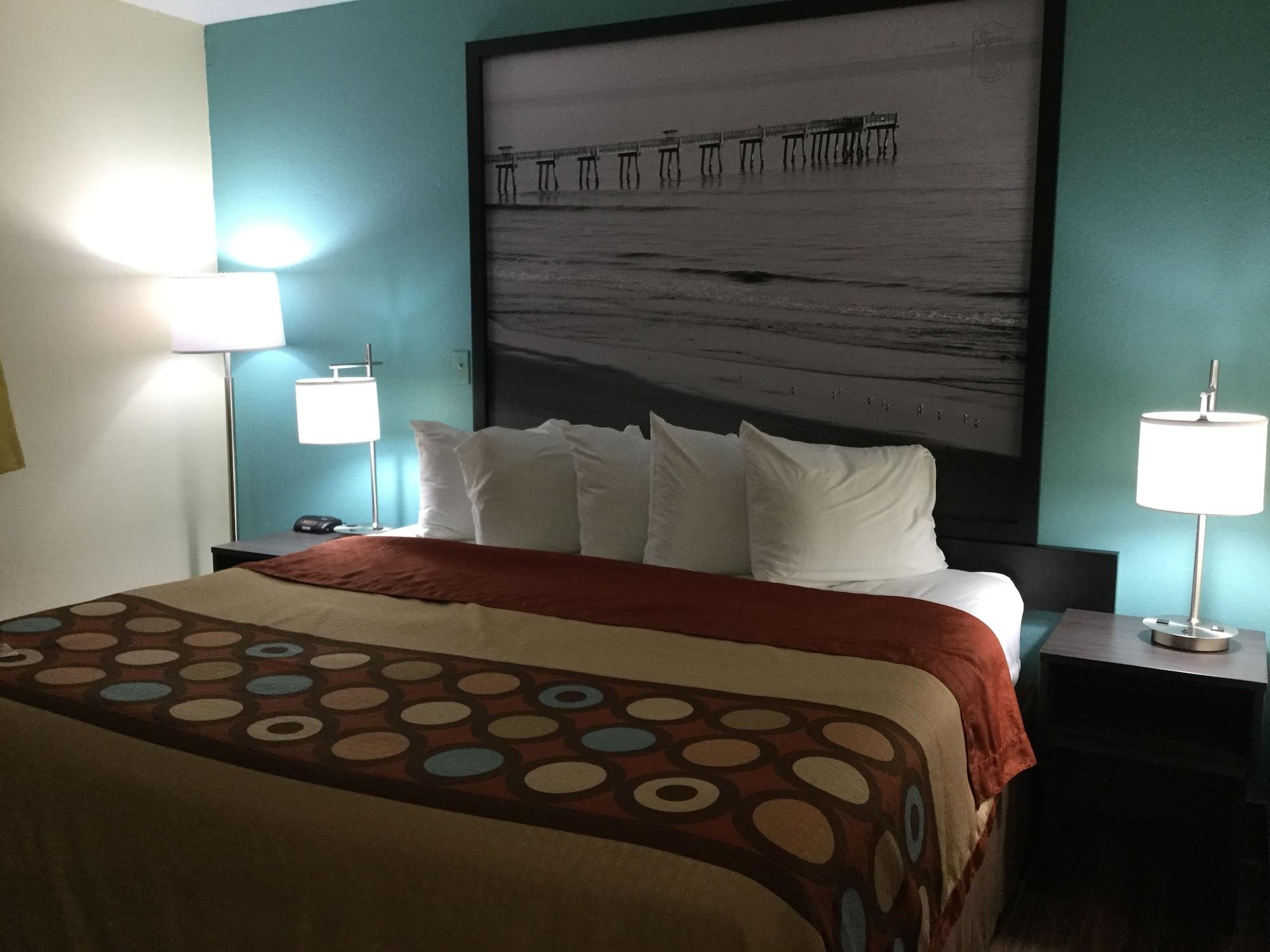 Super 8 By Wyndham Clearwater/st. Petersburg Airport