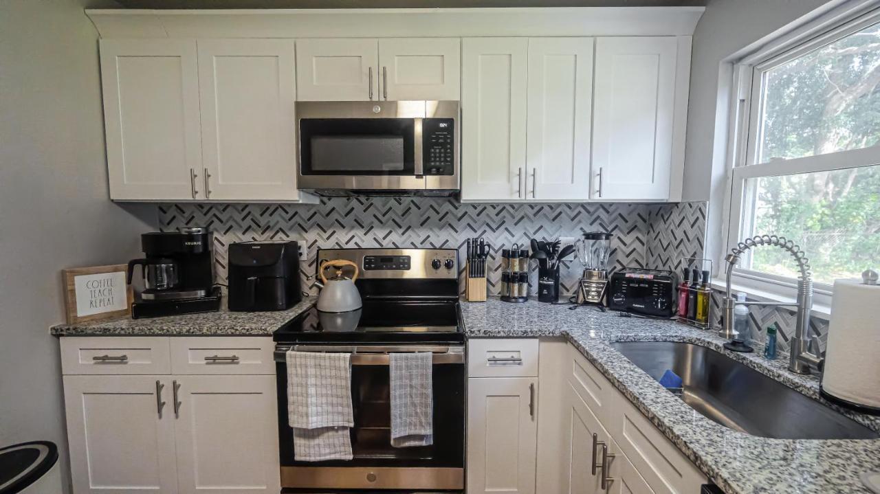 Elegant Cozy Oasis On A Traffic Free Street Villa Clearwater