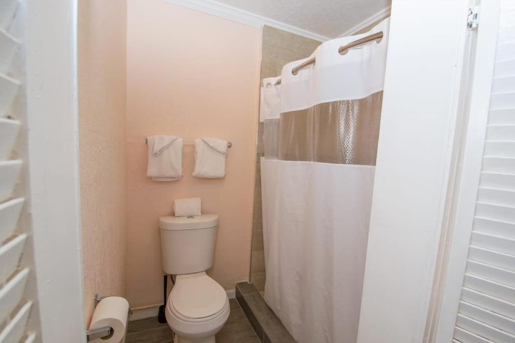 Beach Side Studio With Pool And Parking Clearwater
