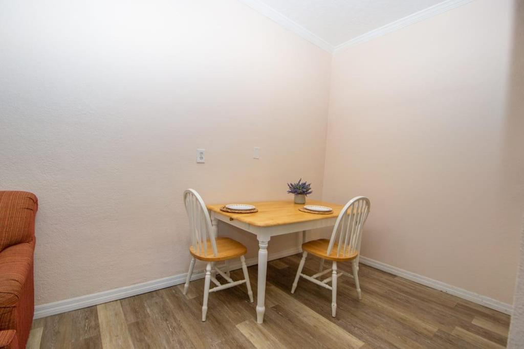 Beach Side Studio With Pool And Parking Apartment Clearwater