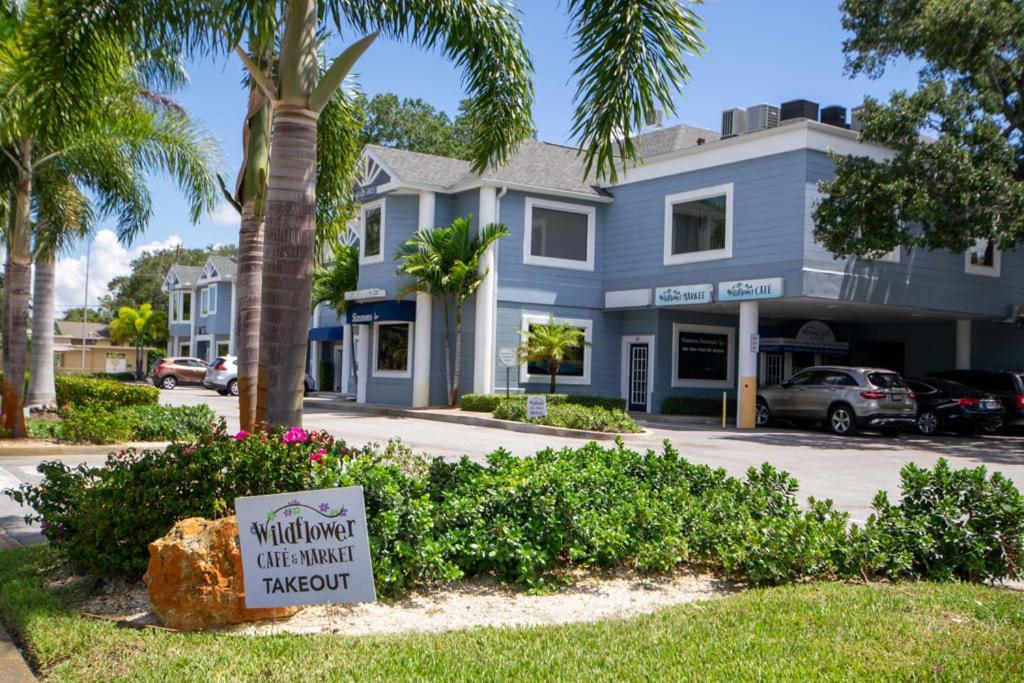 Beach Side Studio With Pool And Parking Apartment *