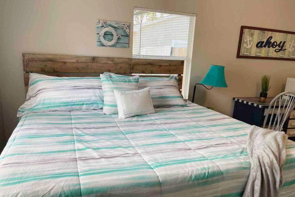 Holiday home Forever Summer - Entire House! With King Bed! *
