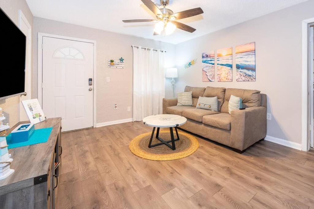 Forever Summer - Entire House! With King Bed! * Clearwater