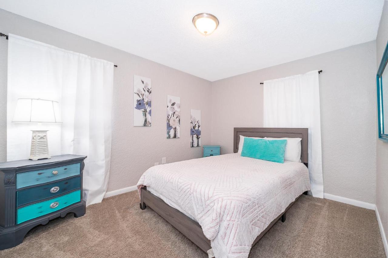 Holiday home Forever Summer - Entire House! With King Bed! Clearwater