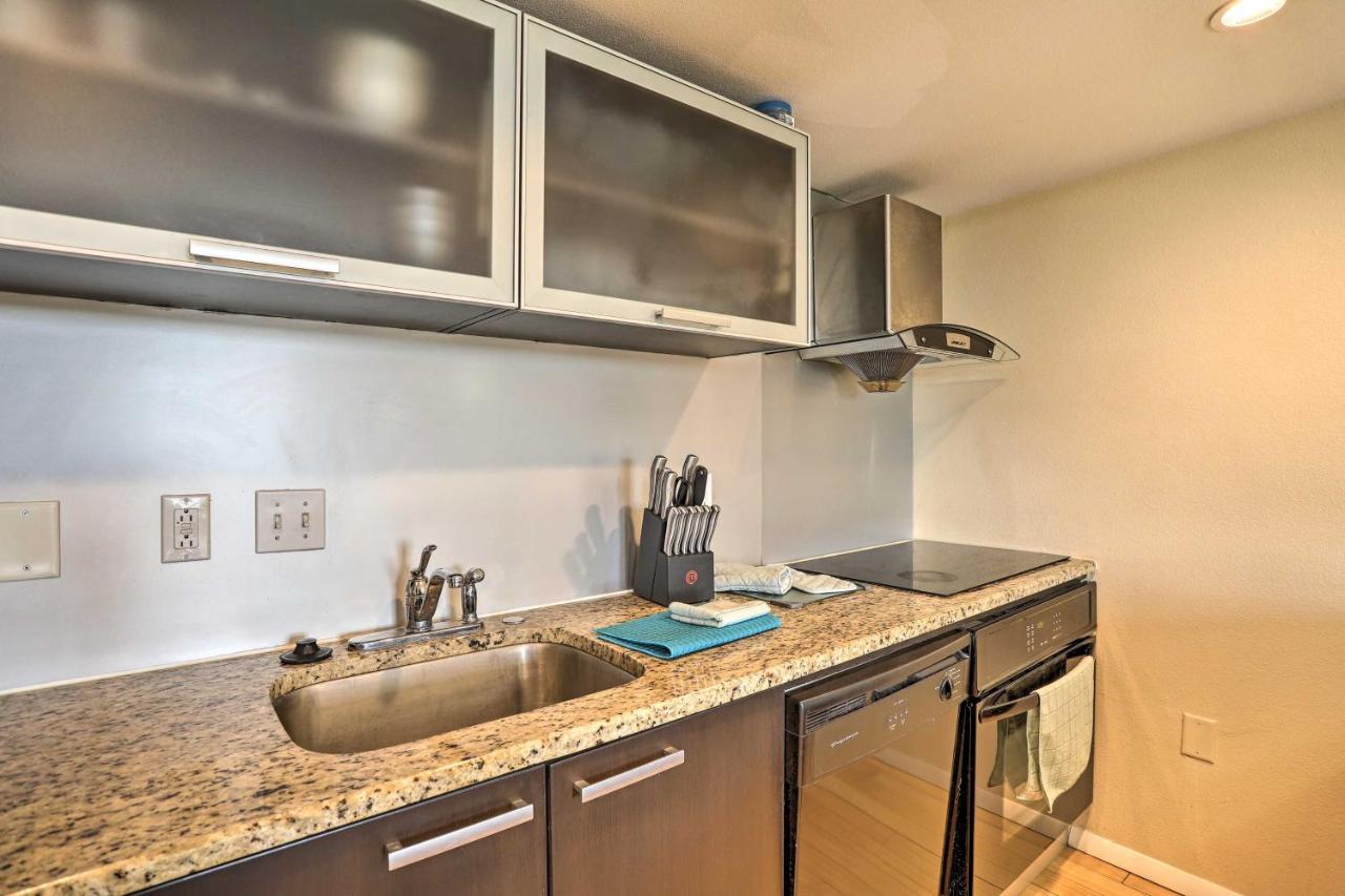 Convenient Less Than 4 Mi To Beach! Apartment