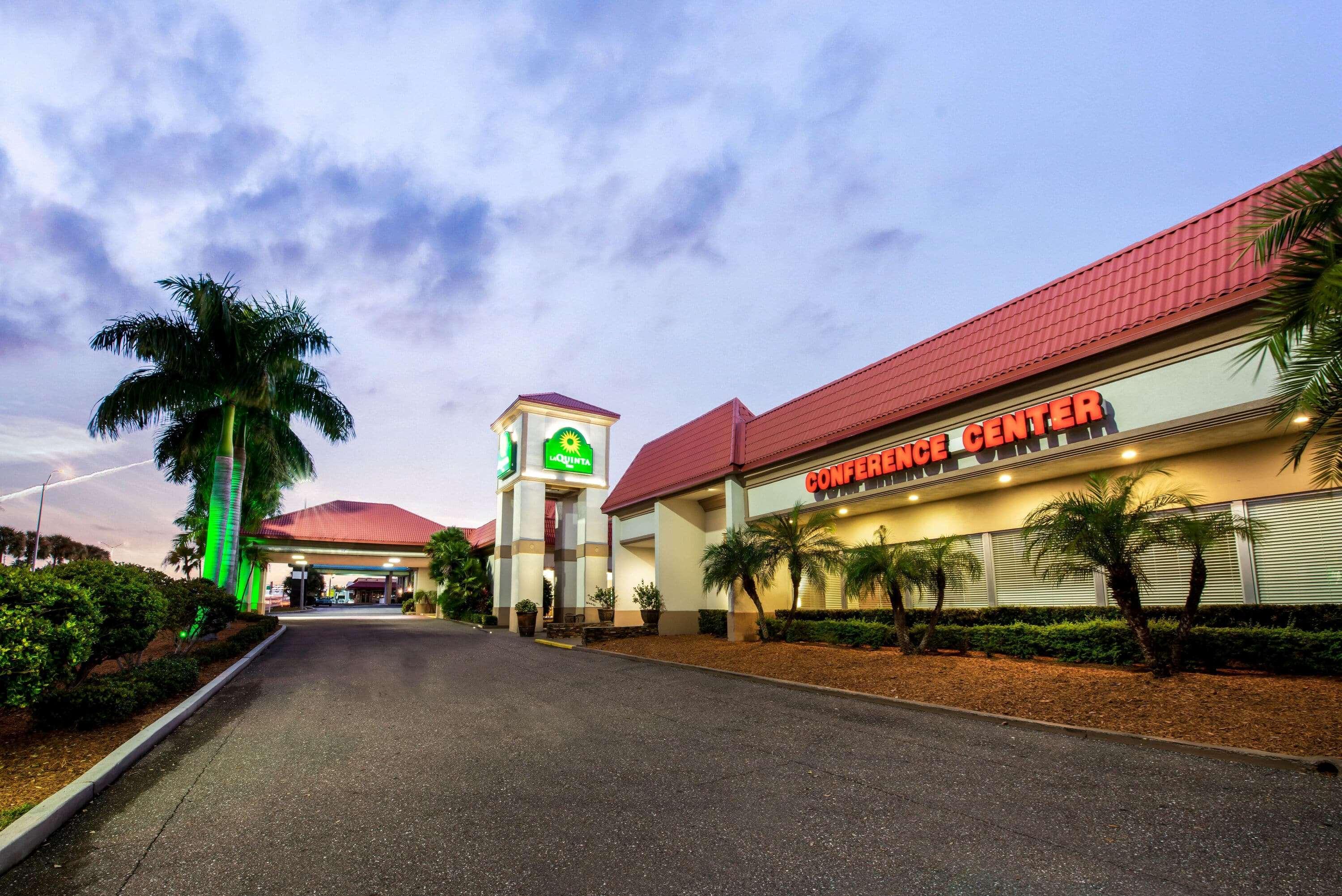 La Quinta By Wyndham Central