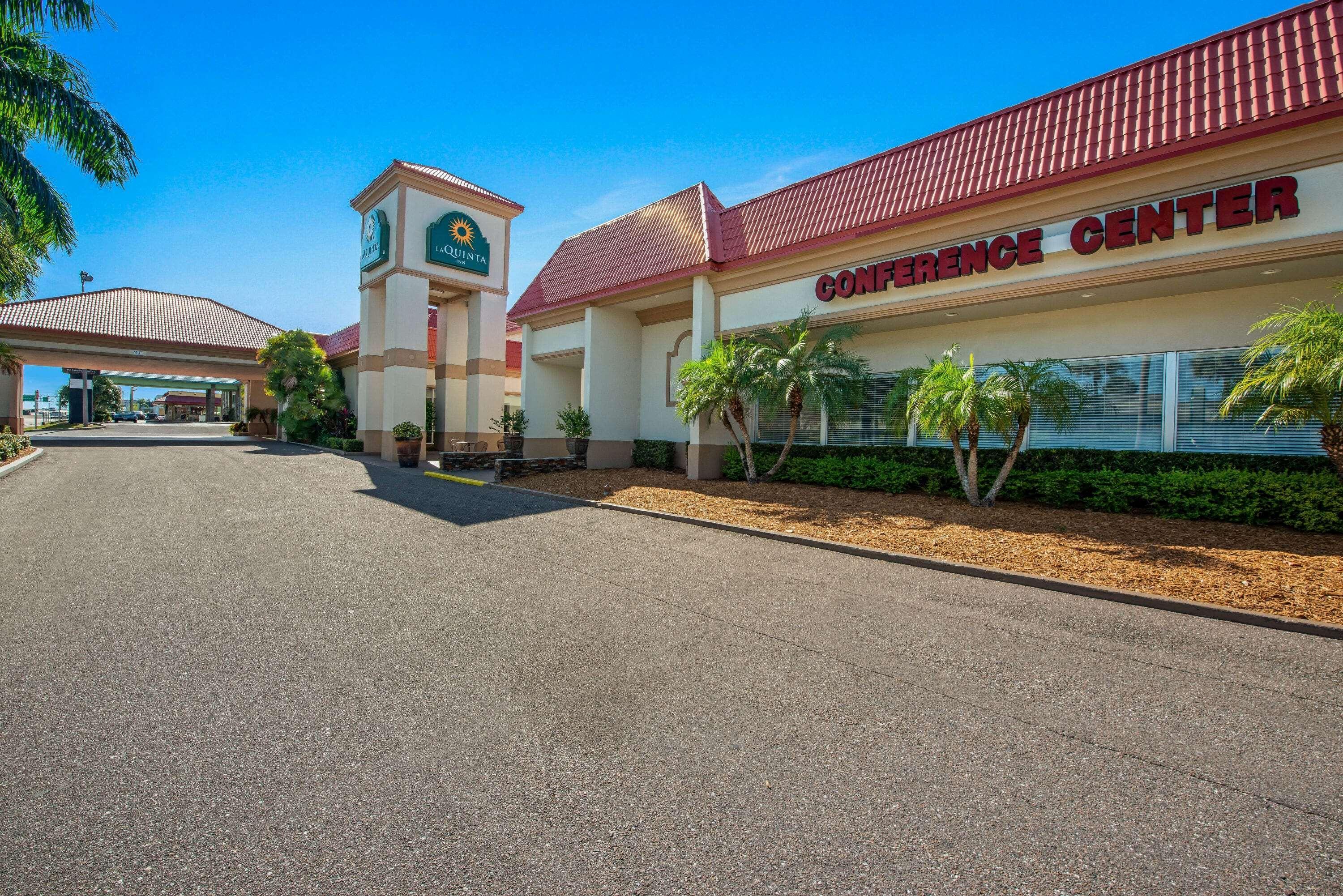 La Quinta By Wyndham Central Hotel