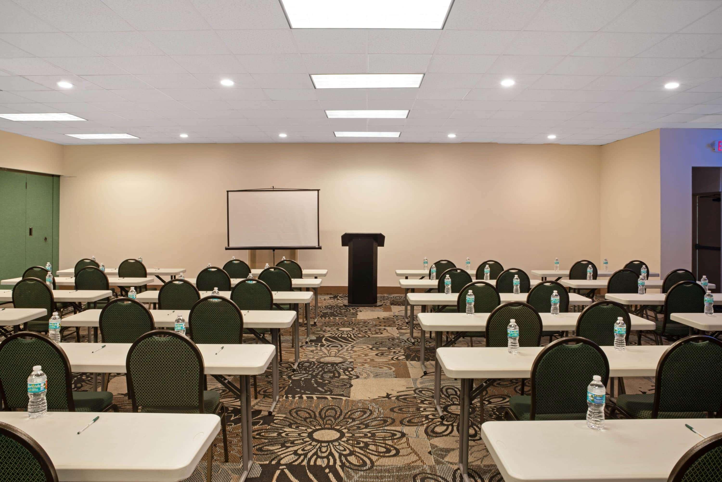 La Quinta By Wyndham Central