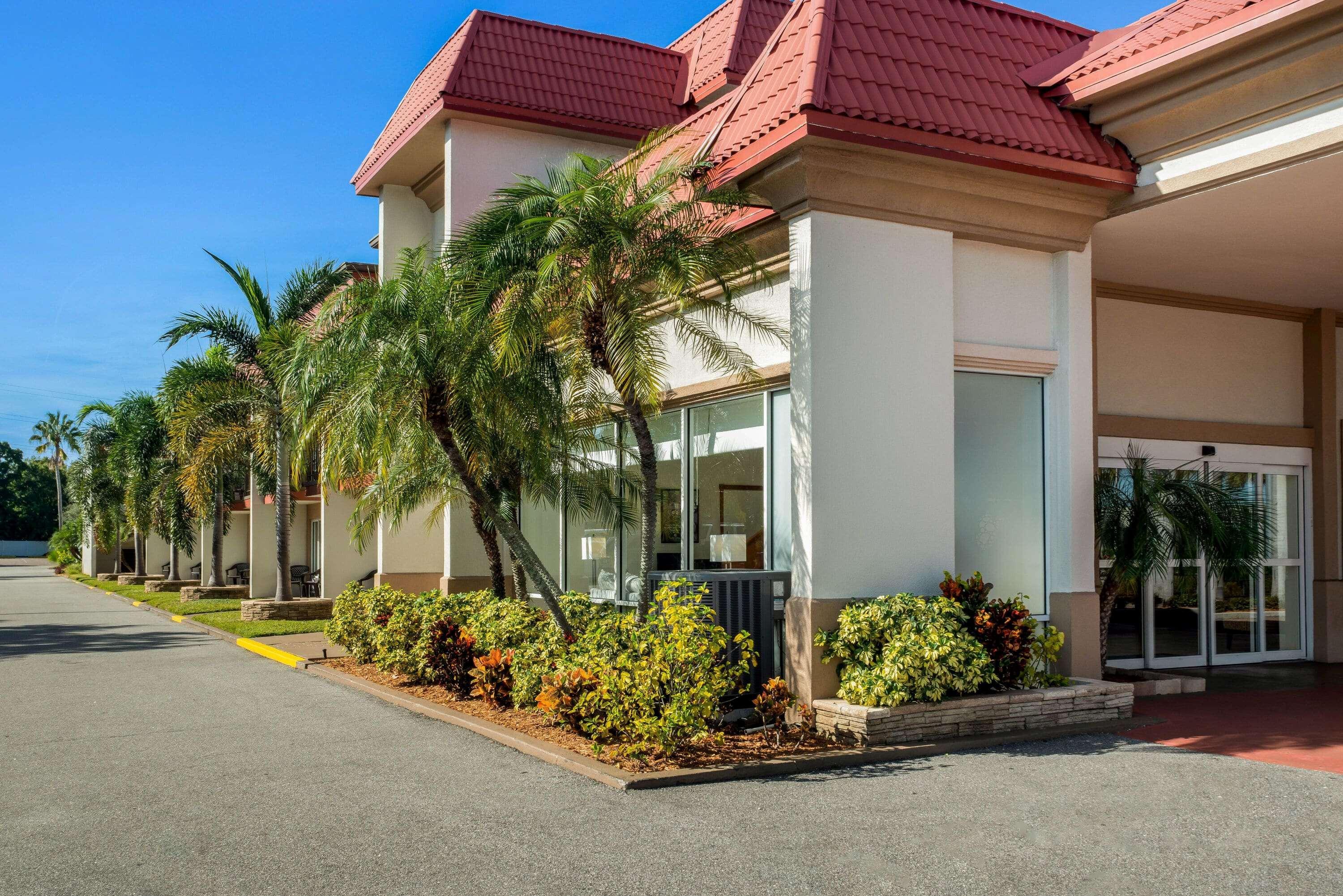 La Quinta By Wyndham Central Hotel
