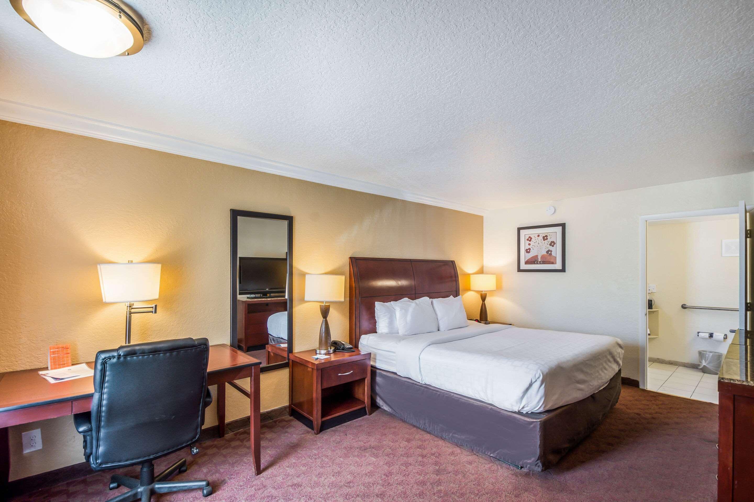 Clarion & Hotel