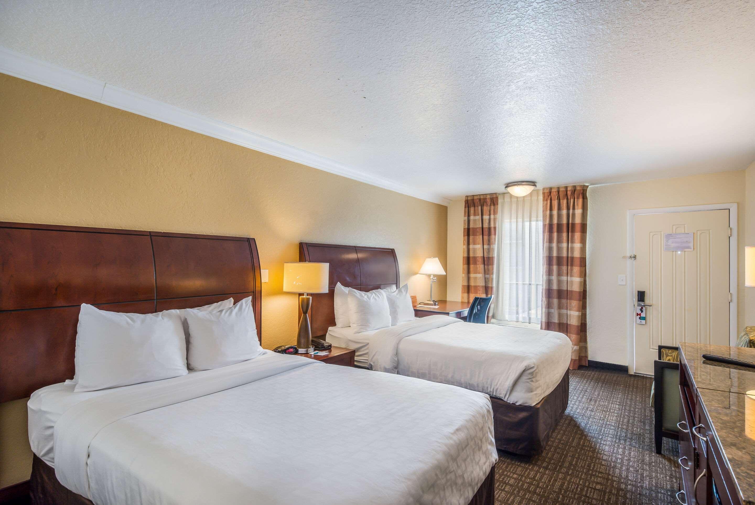 Hotel Clarion & 3*