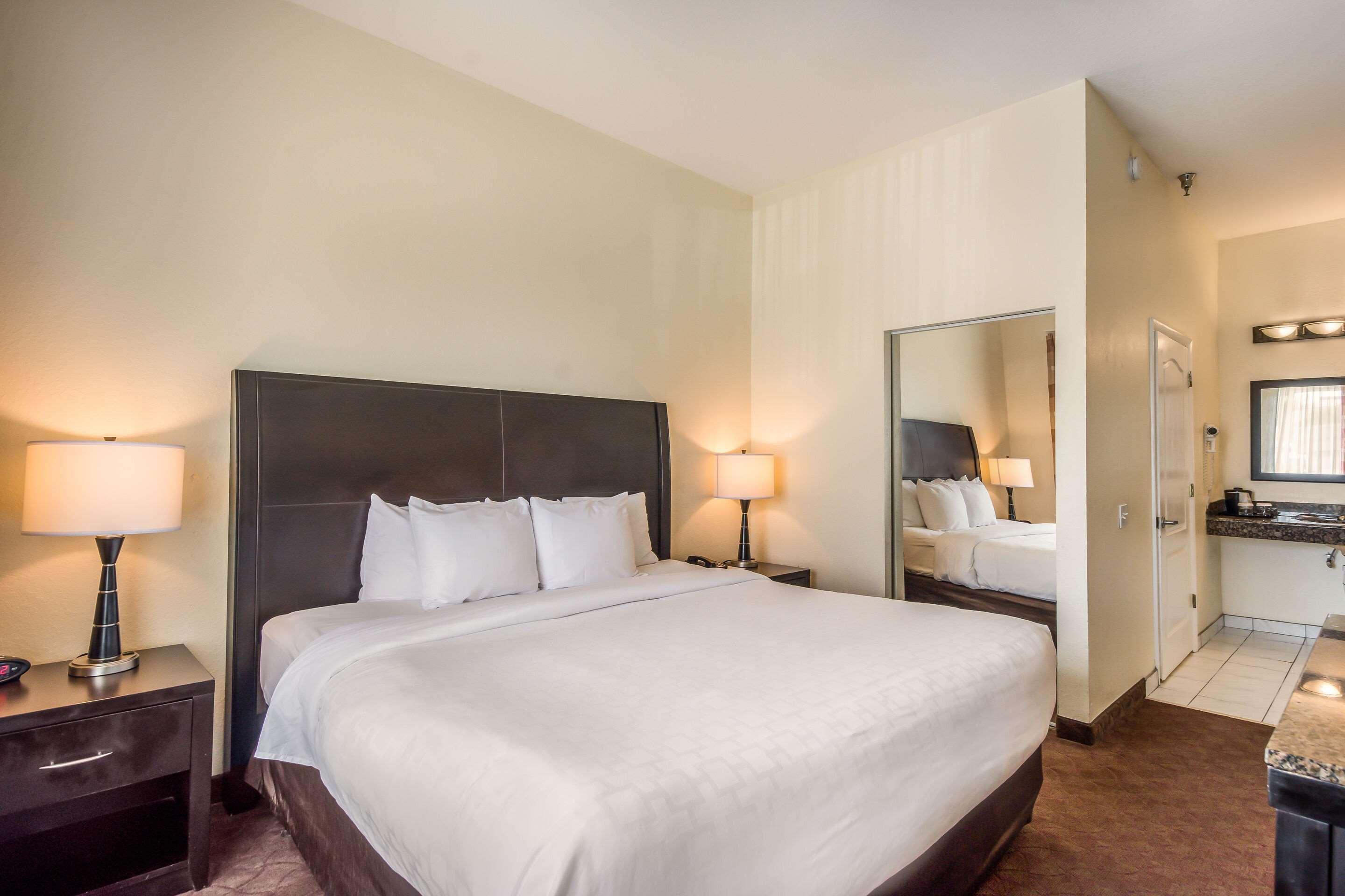 Hotel Clarion & 3*