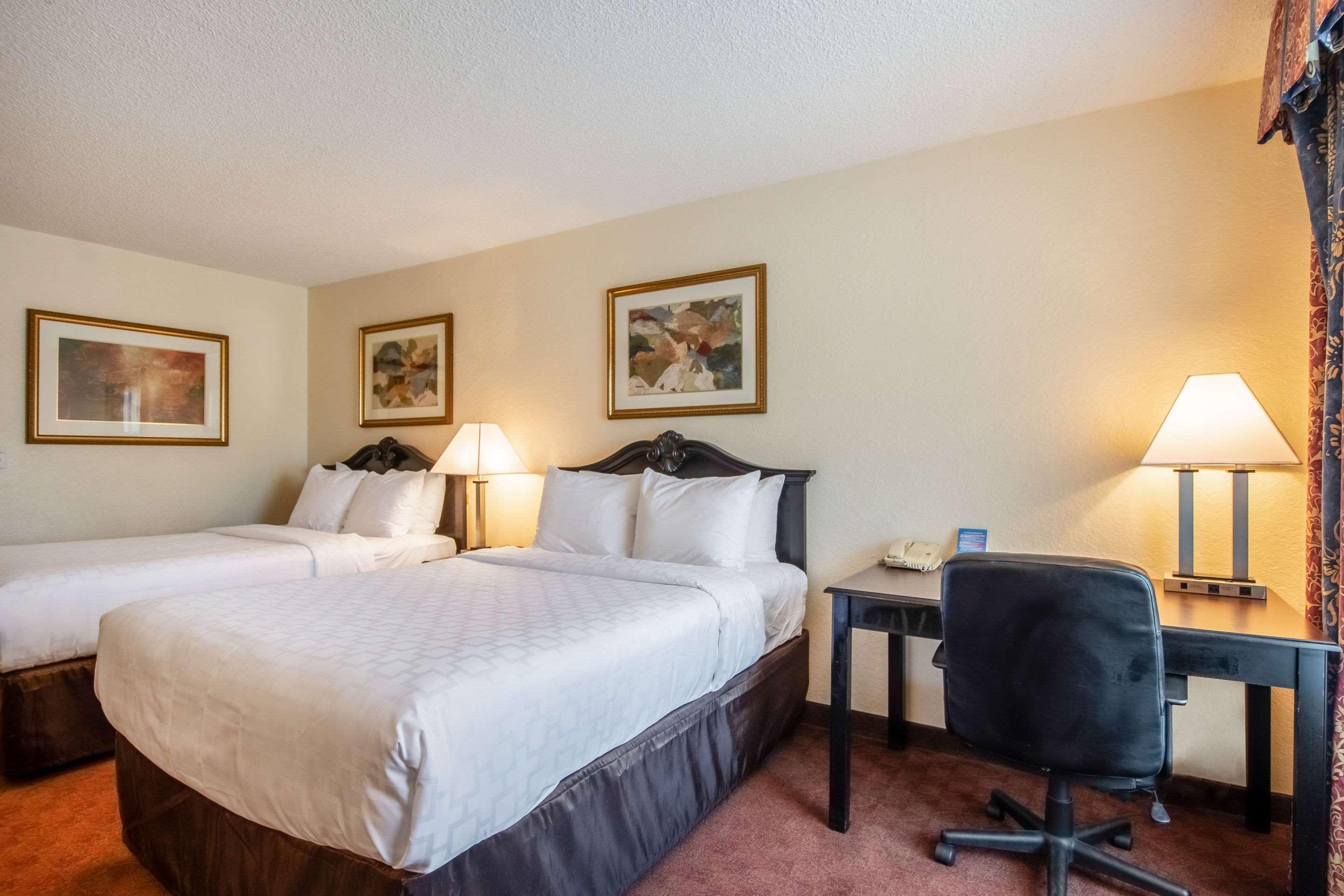 Hotel Clarion & 3*