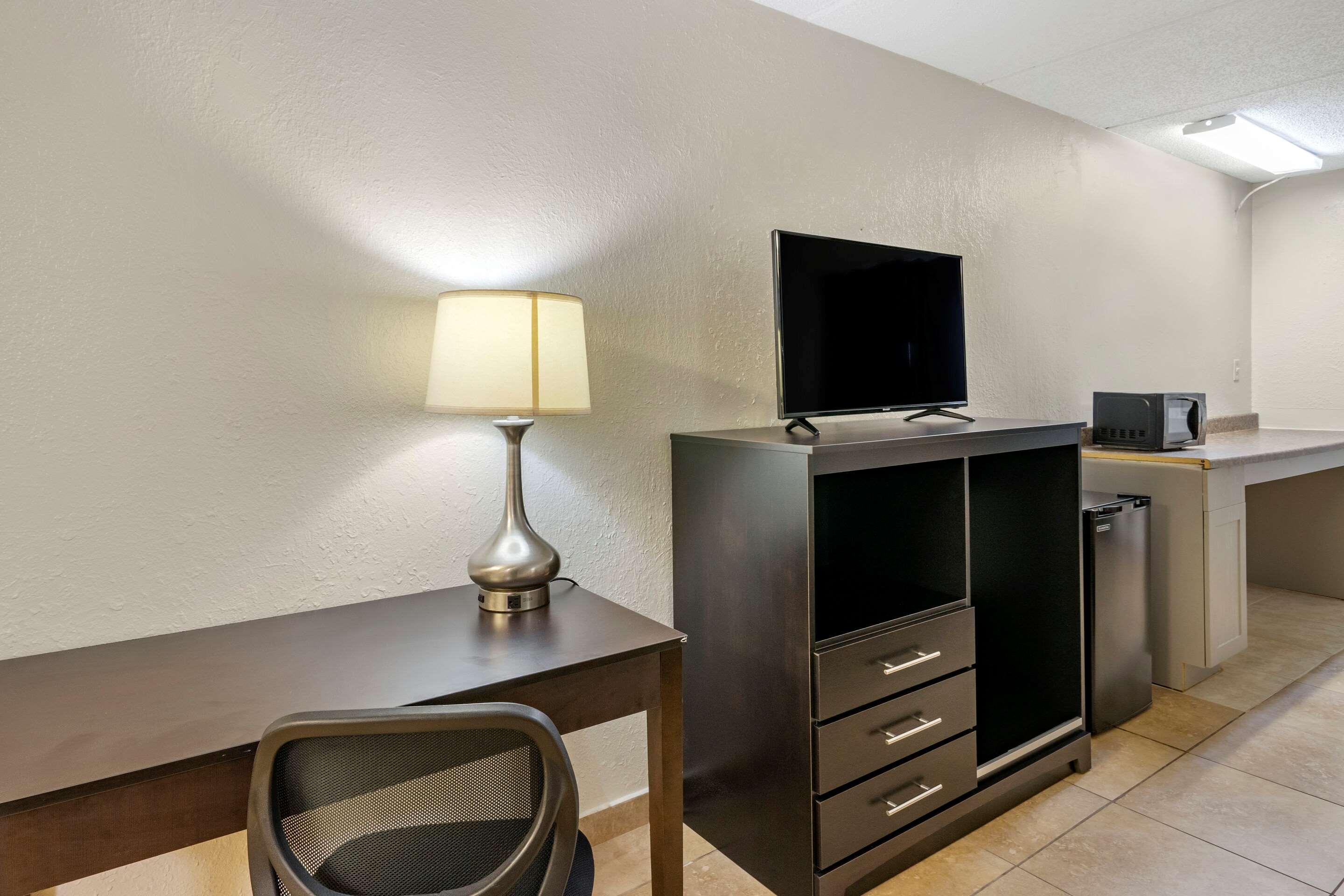 Rodeway Clearwater-dunedin Inn