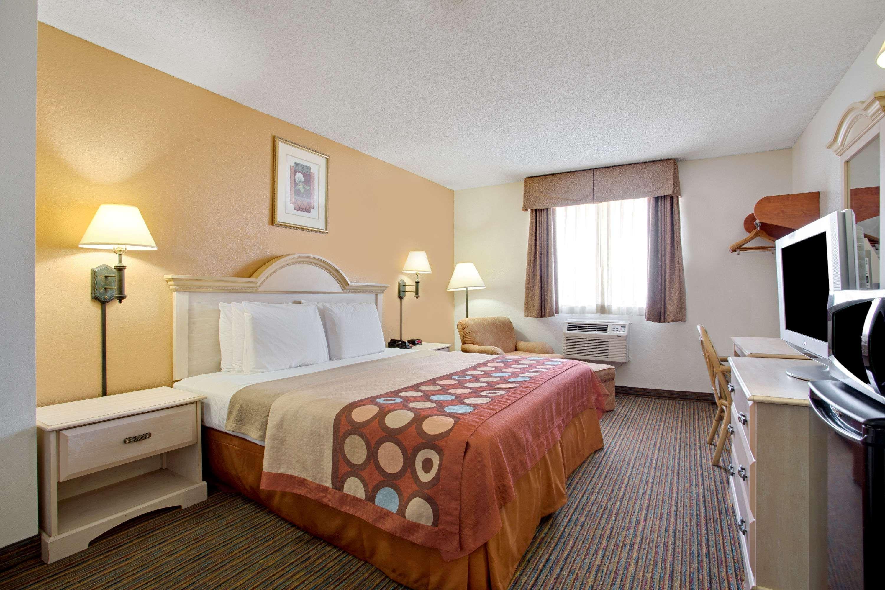 Super 8 By Wyndham Clearwater/st. Petersburg Airport 3*