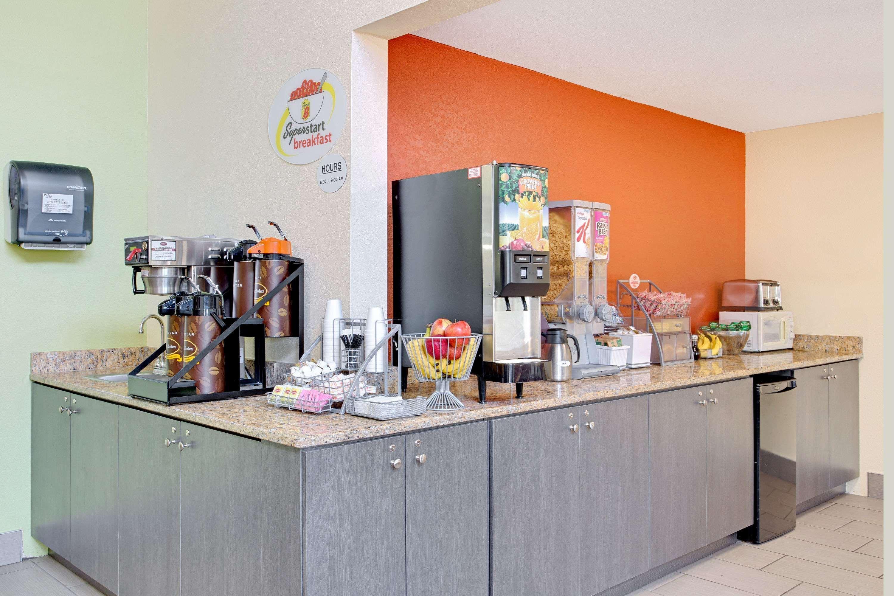 Super 8 By Wyndham Clearwater/st. Petersburg Airport Hotel 3*