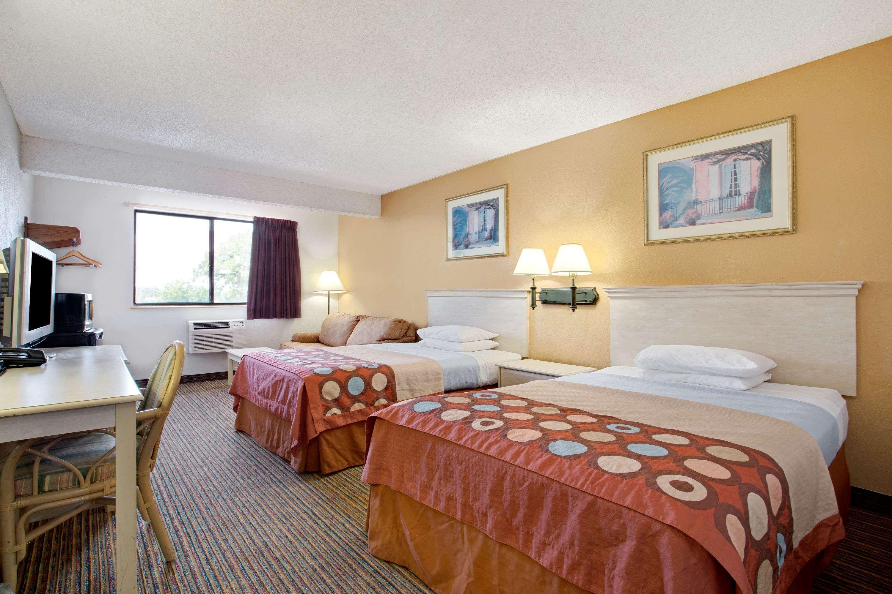 Hotel Super 8 By Wyndham Clearwater/st. Petersburg Airport Clearwater
