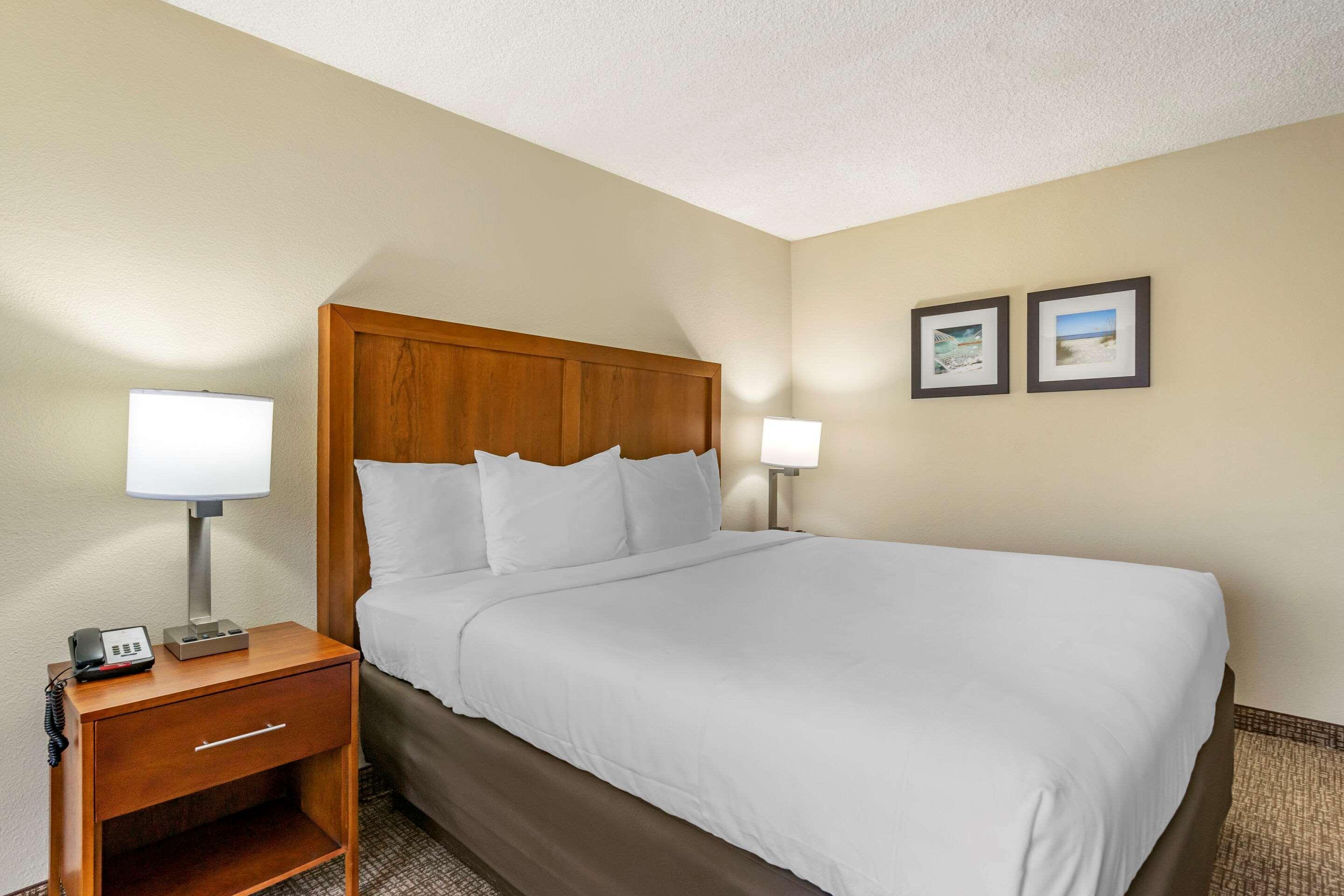 Comfort & St Pete - International Airport 2*