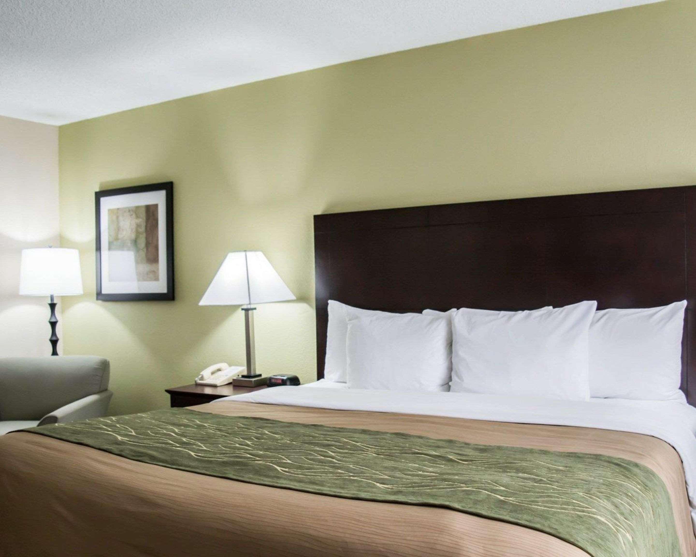 Hotel Comfort & St Pete - International Airport 2*