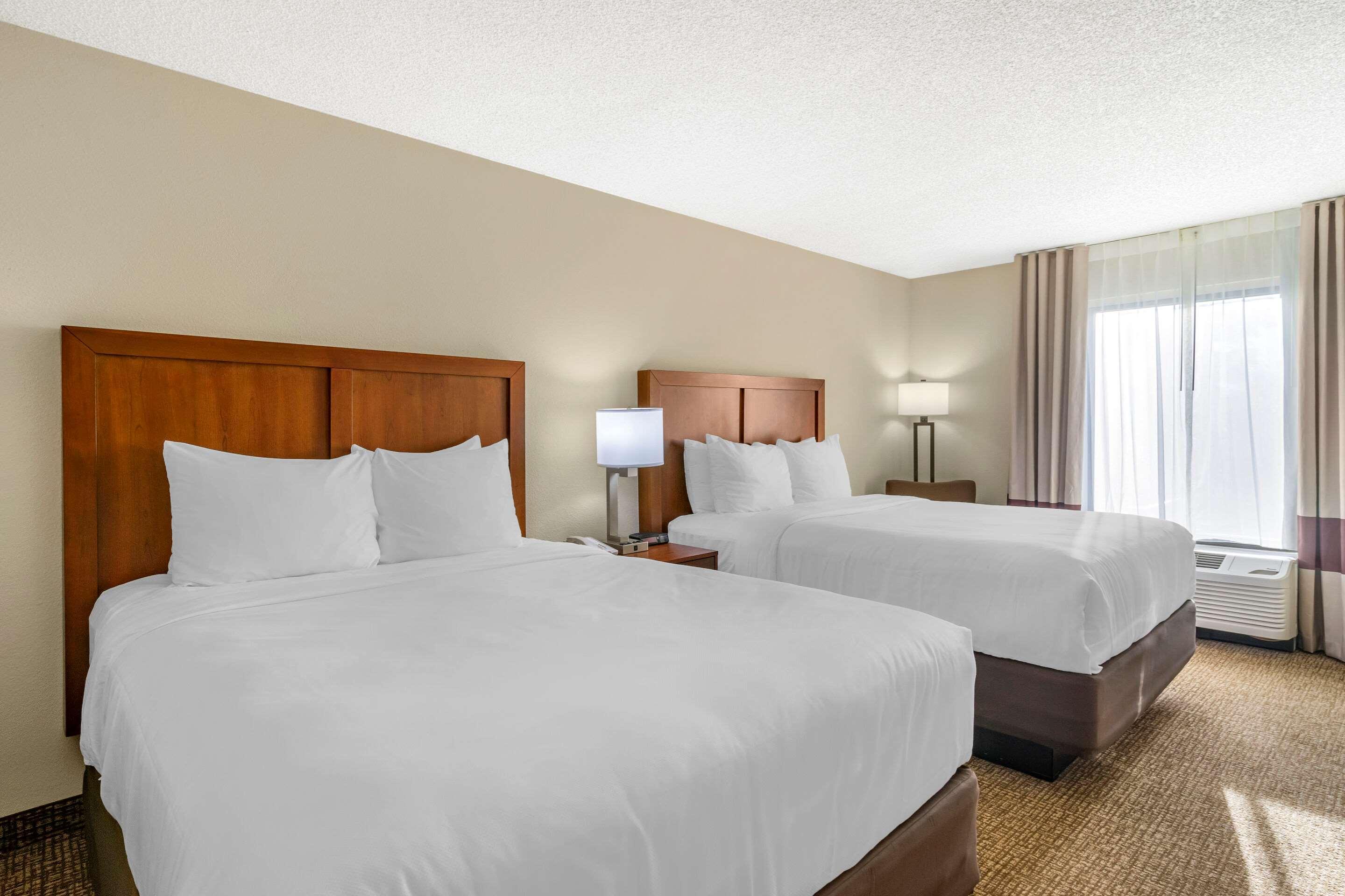 Hotel Comfort & St Pete - International Airport 2*