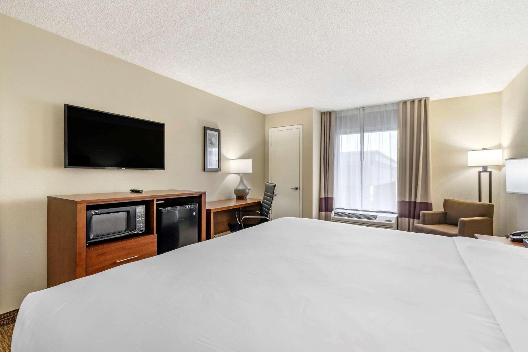 Comfort & St Pete - International Airport 2*